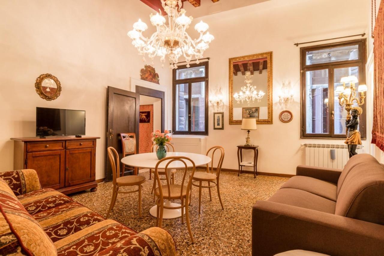Fenice Backstage Over Canal Venice Exterior photo