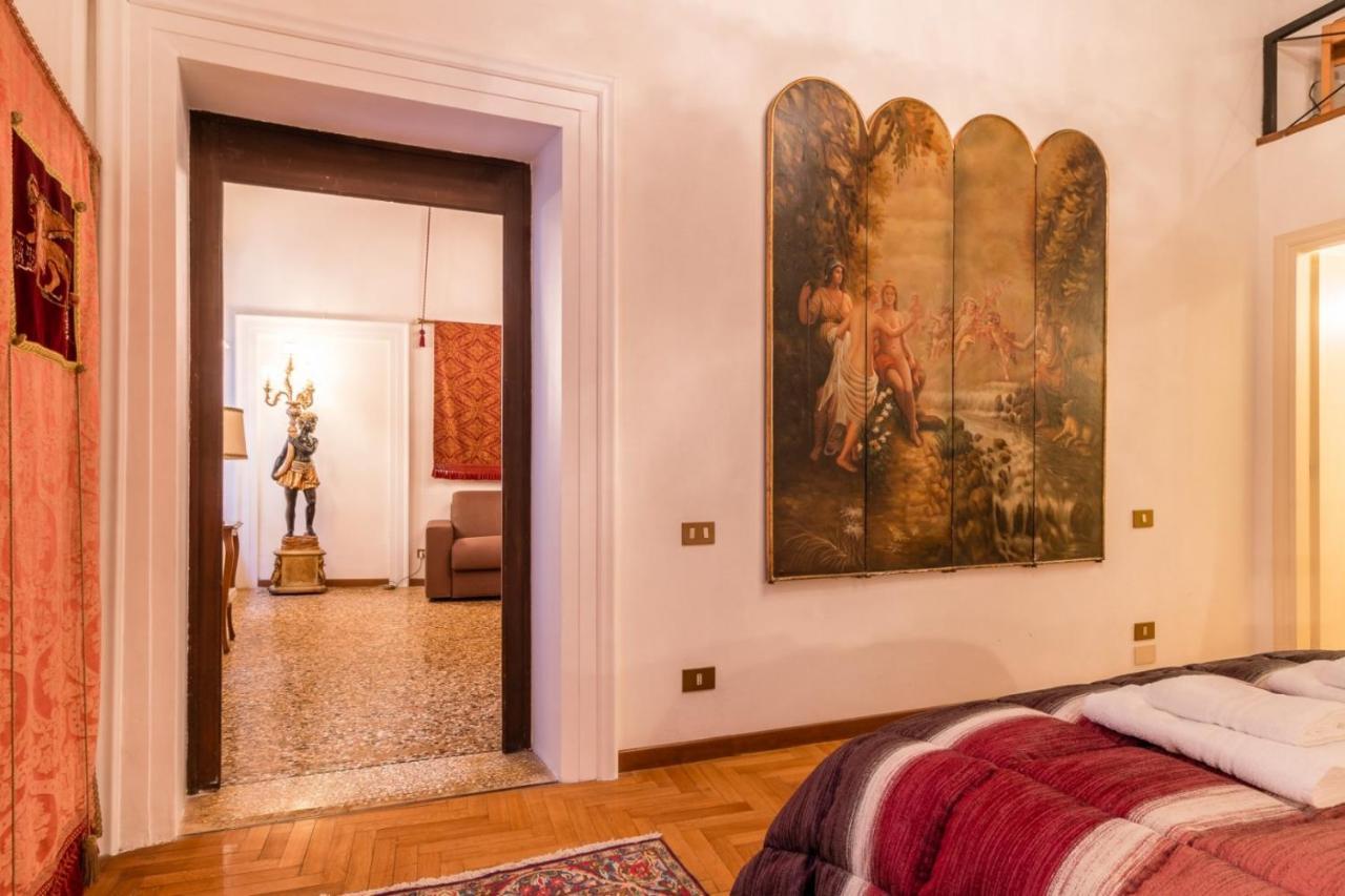 Fenice Backstage Over Canal Venice Exterior photo