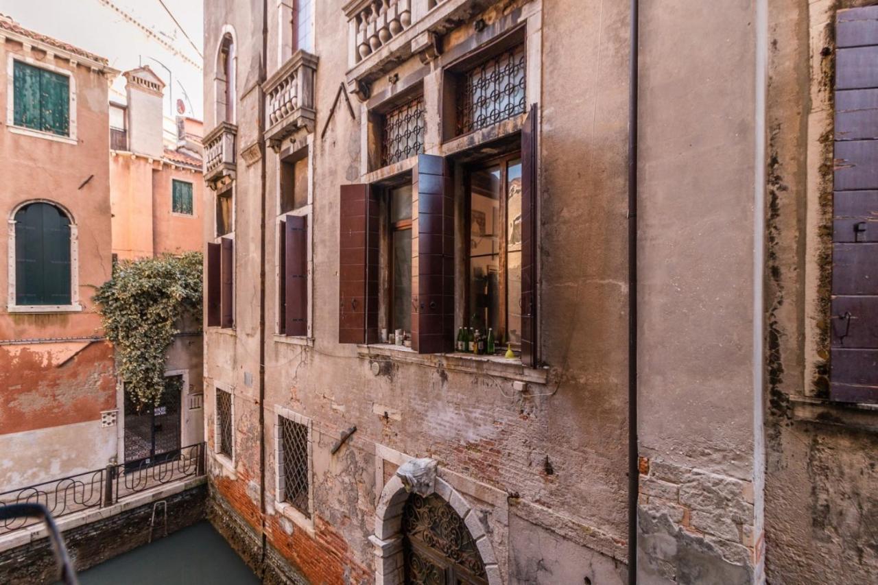 Fenice Backstage Over Canal Venice Exterior photo