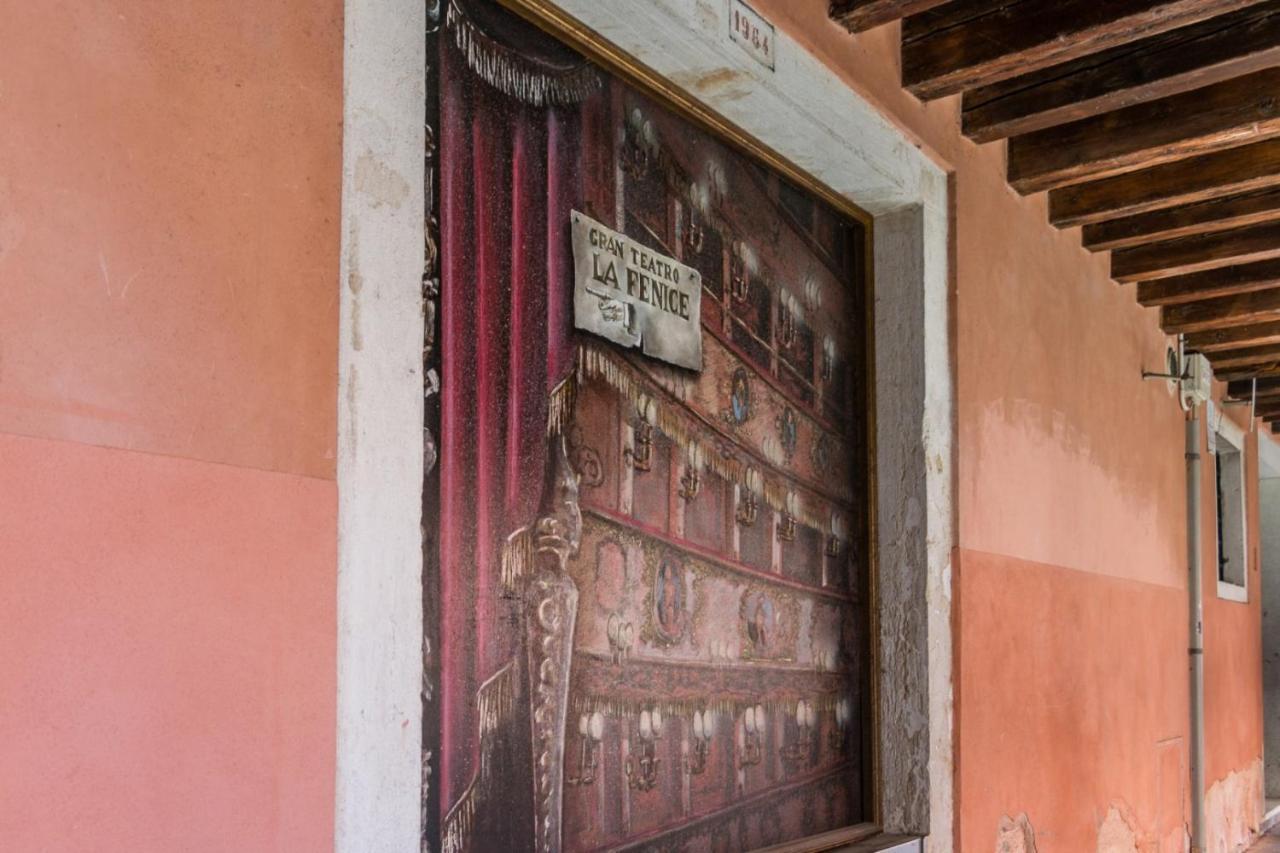 Fenice Backstage Over Canal Venice Exterior photo