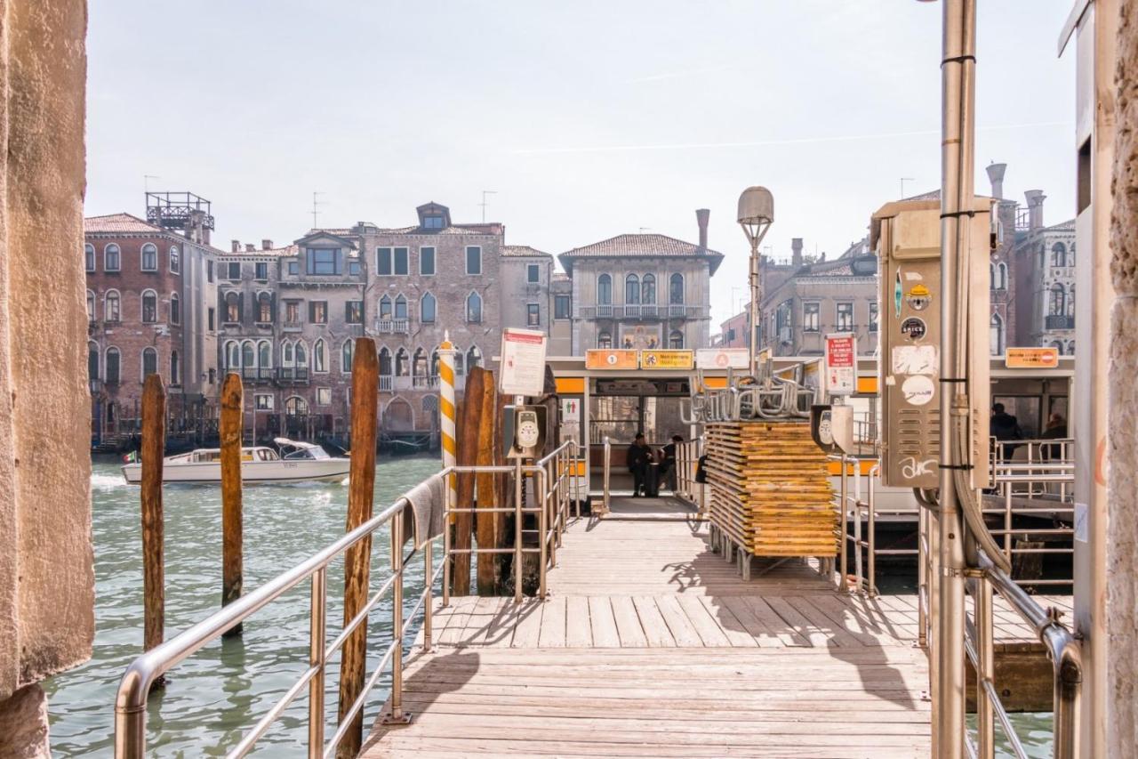 Fenice Backstage Over Canal Venice Exterior photo