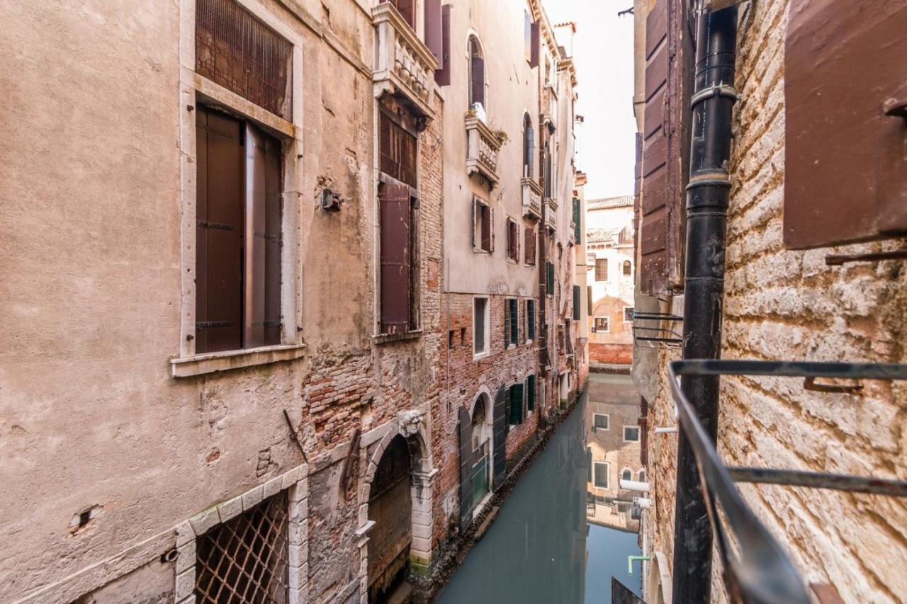Fenice Backstage Over Canal Venice Exterior photo