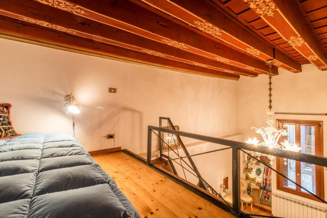 Fenice Backstage Over Canal Venice Exterior photo