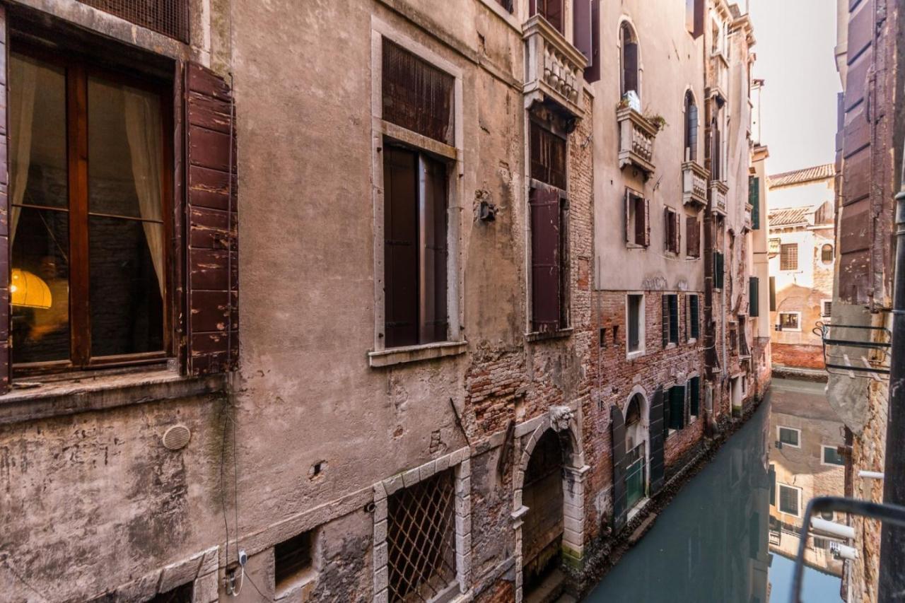 Fenice Backstage Over Canal Venice Exterior photo