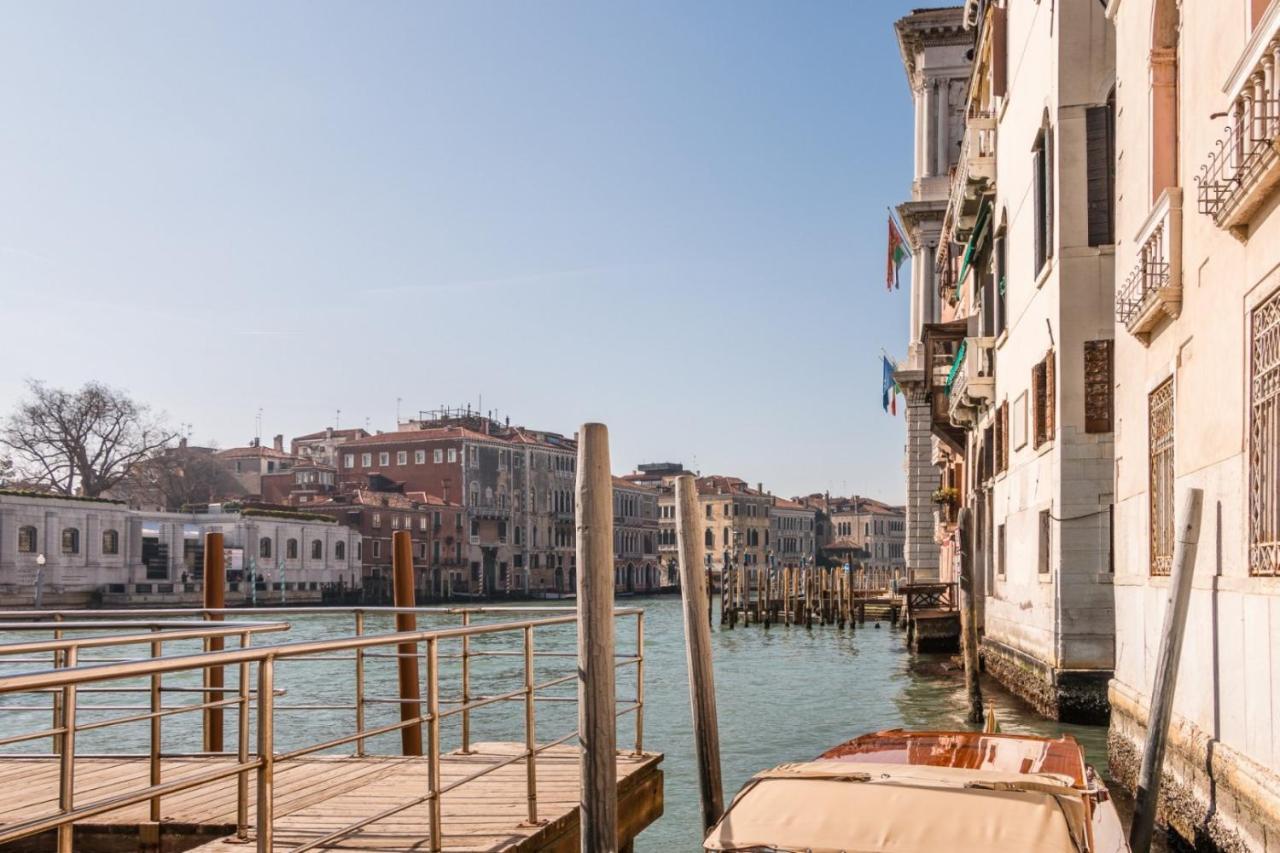 Fenice Backstage Over Canal Venice Exterior photo